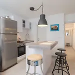 Daire Apartment Scherbl - 1 One-Bedroom Apartment & 2 Private Rooms Near Park Marjan, Split *