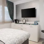 Apartment Scherbl - 1 One-Bedroom Apartment & 2 Private Rooms Near Park Marjan, Split Apartamento