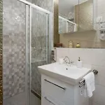 Daire Apartment Scherbl - 1 One-Bedroom Apartment & 2 Private Rooms Near Park Marjan, Split Split