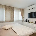 Daire Apartment Scherbl - 1 One-Bedroom Apartment & 2 Private Rooms Near Park Marjan, Split