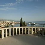 Apartment Scherbl - 1 One-Bedroom Apartment & 2 Private Rooms Near Park Marjan, Split * Split