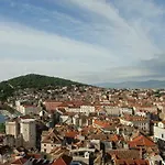 Apartment Scherbl - 1 One-Bedroom Apartment & 2 Private Rooms Near Park Marjan, Split