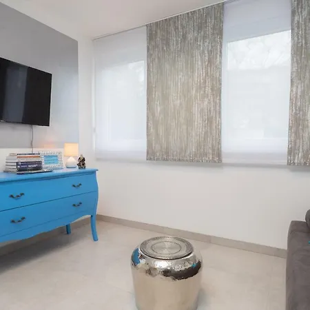 Apartment Apartment Scherbl - 1 One-Bedroom Apartment & 2 Private Rooms Near Park Marjan, Split