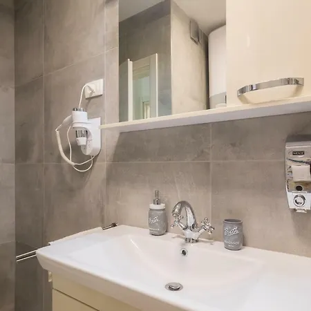 Apartment Scherbl - 1 One-Bedroom Apartment & 2 Private Rooms Near Park Marjan, Split Split