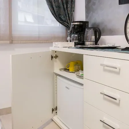 Apartment Scherbl - 1 One-Bedroom Apartment & 2 Private Rooms Near Park Marjan, Split Apartment