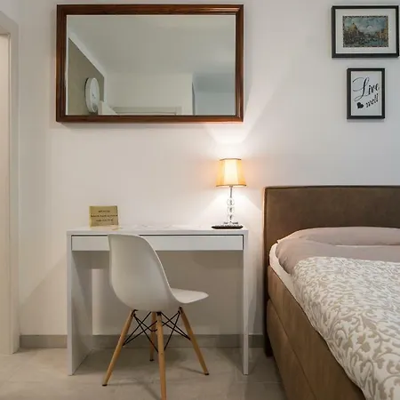 Apartment Scherbl - 1 One-Bedroom Apartment & 2 Private Rooms Near Park Marjan, Split Apartment Split