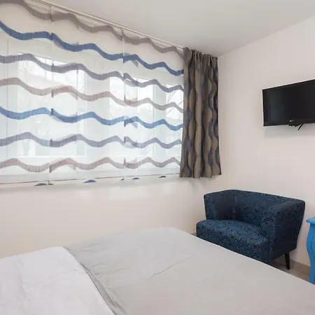 Apartment Scherbl - 1 One-Bedroom Apartment & 2 Private Rooms Near Park Marjan, Split Daire