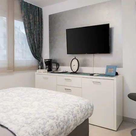 Apartment Scherbl - 1 One-Bedroom Apartment & 2 Private Rooms Near Park Marjan, Split Apartment