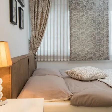 Apartment Scherbl - 1 One-Bedroom Apartment & 2 Private Rooms Near Park Marjan, Split Daire Split