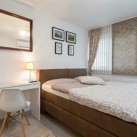 Apartment Scherbl - 1 One-Bedroom Apartment & 2 Private Rooms Near Park Marjan, Split Apartment