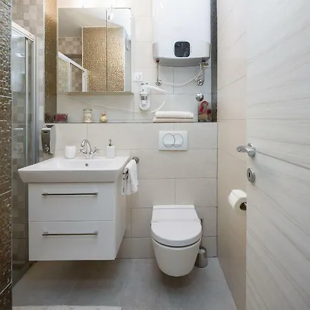 Apartment Scherbl - 1 One-Bedroom Apartment & 2 Private Rooms Near Park Marjan, Split Apartment *