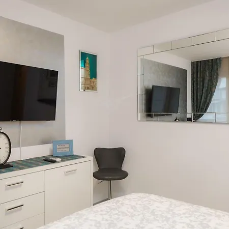 Apartment Scherbl - 1 One-Bedroom Apartment & 2 Private Rooms Near Park Marjan, Split Split