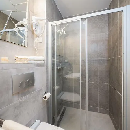 Apartment Scherbl - 1 One-Bedroom Apartment & 2 Private Rooms Near Park Marjan, Split *