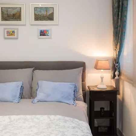 Daire Apartment Scherbl - 1 One-Bedroom Apartment & 2 Private Rooms Near Park Marjan, Split *