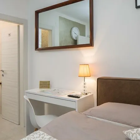 Apartment Apartment Scherbl - 1 One-Bedroom Apartment & 2 Private Rooms Near Park Marjan, Split Split