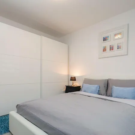 Apartment Scherbl - 1 One-Bedroom Apartment & 2 Private Rooms Near Park Marjan, Split