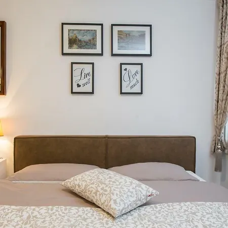 Apartment Apartment Scherbl - 1 One-Bedroom Apartment & 2 Private Rooms Near Park Marjan, Split *