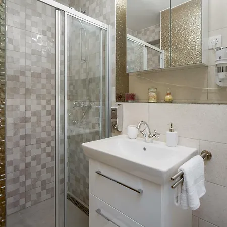 Apartment Apartment Scherbl - 1 One-Bedroom Apartment & 2 Private Rooms Near Park Marjan, Split Split