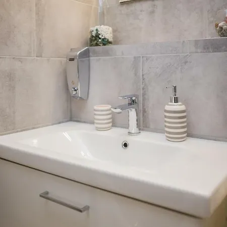 Apartment Scherbl - 1 One-Bedroom Apartment & 2 Private Rooms Near Park Marjan, Split * Split
