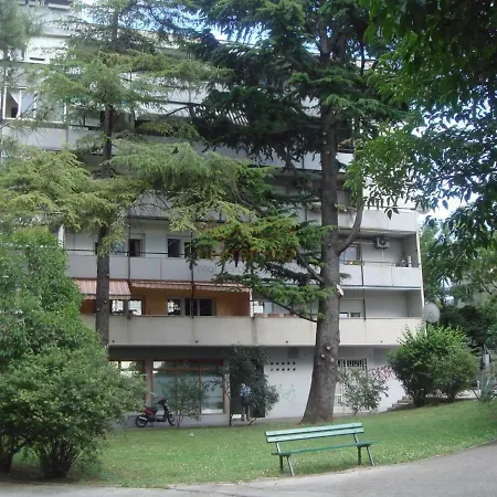 Apartment Scherbl - 1 One-Bedroom Apartment & 2 Private Rooms Near Park Marjan, Split Apartment *