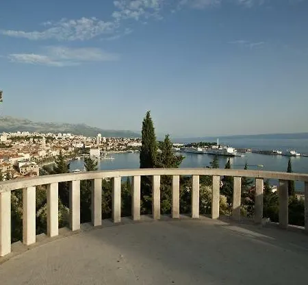 Apartment Scherbl - 1 One-Bedroom Apartment & 2 Private Rooms Near Park Marjan, Split * Split