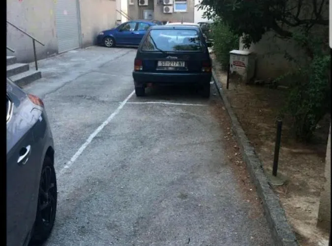 Apartment Scherbl - 1 One-Bedroom Apartment & 2 Private Rooms Near Park Marjan, Split Apartment