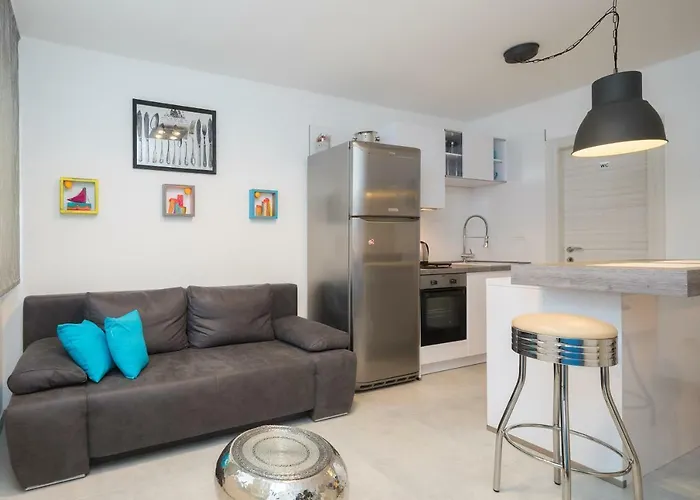 Apartment Apartment Scherbl - 1 One-Bedroom Apartment & 2 Private Rooms Near Park Marjan, Split *