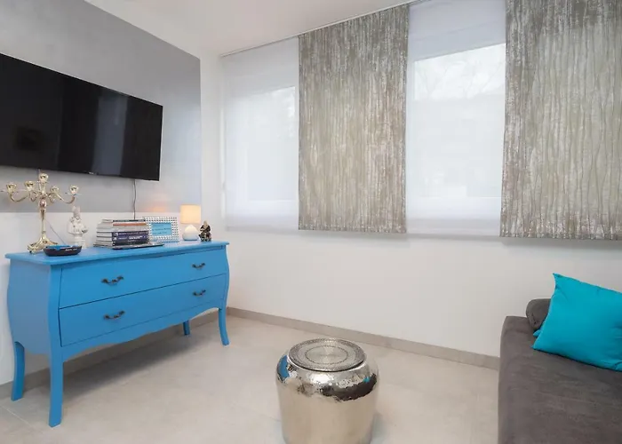 Apartment Apartment Scherbl - 1 One-Bedroom Apartment & 2 Private Rooms Near Park Marjan, Split