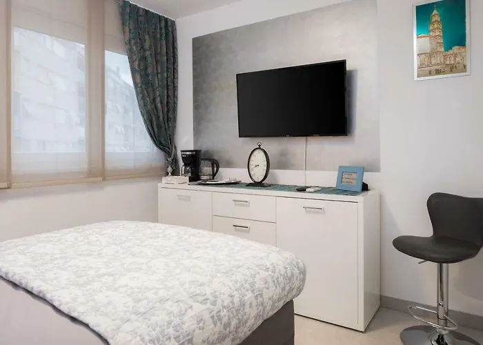 Apartment Scherbl - 1 One-Bedroom Apartment & 2 Private Rooms Near Park Marjan, Split Apartment