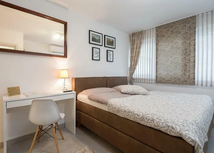 Apartment Scherbl - 1 One-Bedroom Apartment & 2 Private Rooms Near Park Marjan, Split Apartment