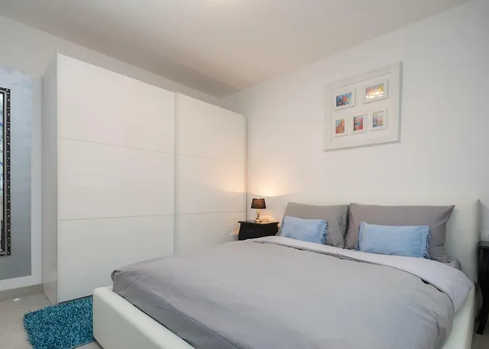 Apartment Scherbl - 1 One-Bedroom Apartment & 2 Private Rooms Near Park Marjan, Split