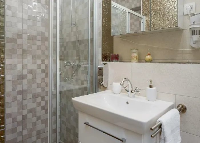 Apartment Apartment Scherbl - 1 One-Bedroom Apartment & 2 Private Rooms Near Park Marjan, Split Split