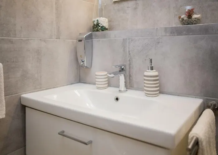 Apartment Scherbl - 1 One-Bedroom Apartment & 2 Private Rooms Near Park Marjan, Split * Split