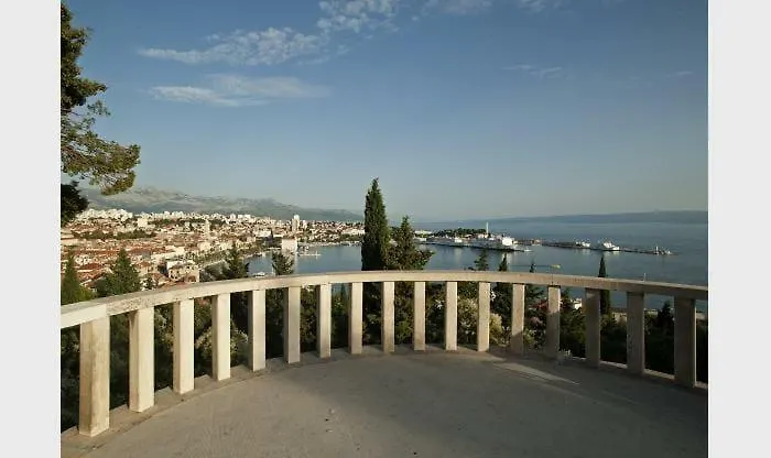 Apartment Scherbl - 1 One-Bedroom Apartment & 2 Private Rooms Near Park Marjan, Split * Split